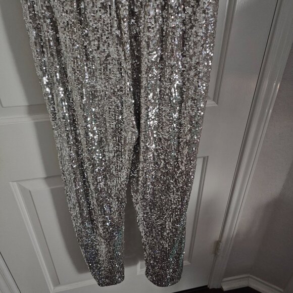 Sequins Jumpsuit - Picture 9 of 11